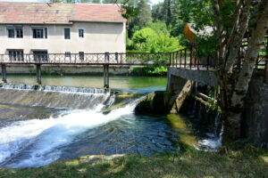 118-La-Loue-04-juillet-11h52-Ornans-ancien-barrage-et-moulin[1]